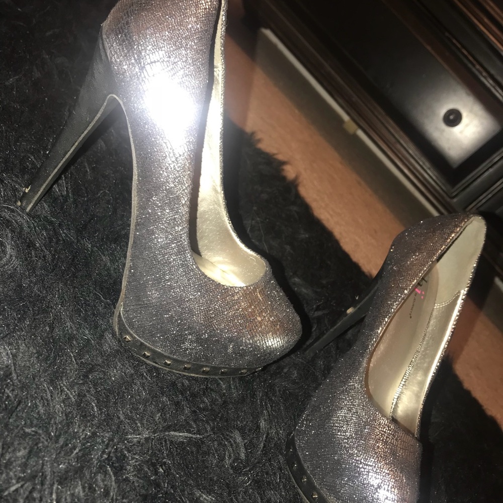 Sliver shii heels